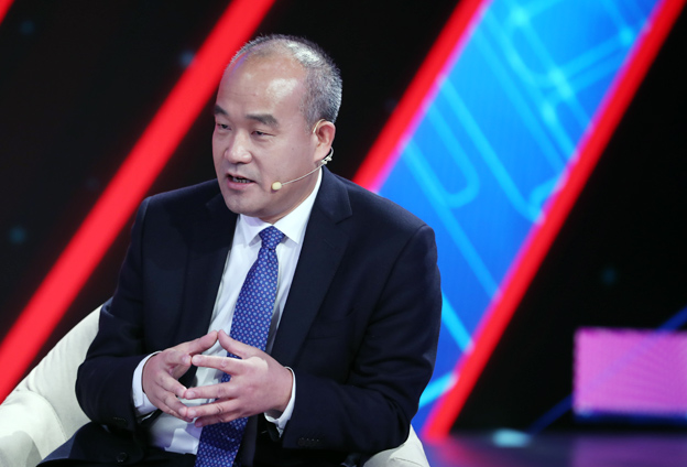 年輕人要有遠(yuǎn)大理想，要了解到科技的核心要素所在，專心，靜下心來打好基礎(chǔ)。