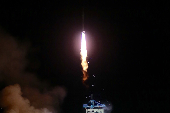 4月6日，搭載實踐十號衛(wèi)星的長征二號丁運(yùn)載火箭升空。