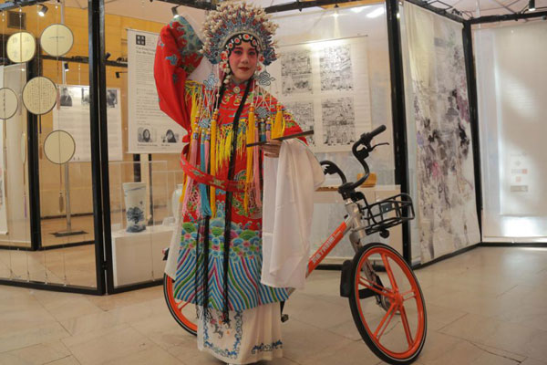 摩拜&ldquo;厲害了我的國(guó)&rdquo;定制車(chē)亮相紐約