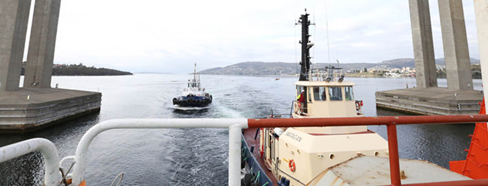 &ldquo;雪龍&rdquo;號(hào)?？堪拇罄麃喕舭吞馗垩a(bǔ)給(高清)