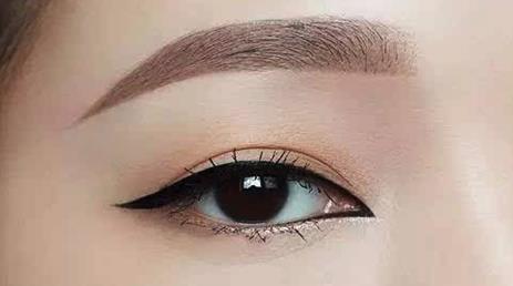 水泡眼是怎么形成的？