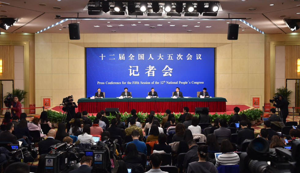 回放:三位全國(guó)人大相關(guān)負(fù)責(zé)人就“民法總則草案”答問