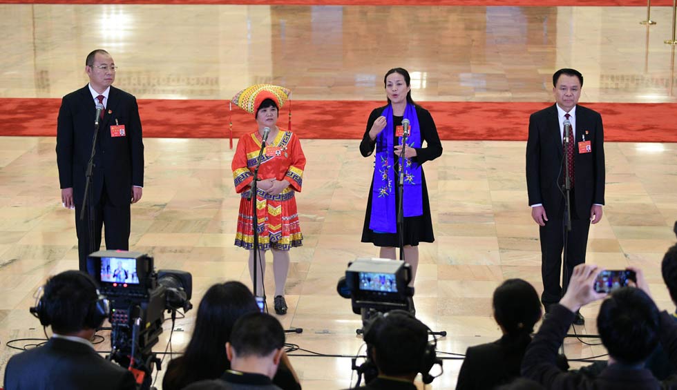 蔡松濤、杜麗群、楊小玲、賈立群接受采訪