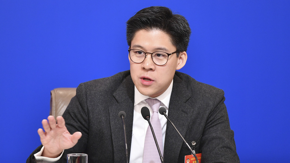 全國(guó)政協(xié)委員、中國(guó)香港體育協(xié)會(huì)暨奧林匹克委員會(huì)副會(huì)長(zhǎng)、霍英東集團(tuán)副總裁 霍啟剛