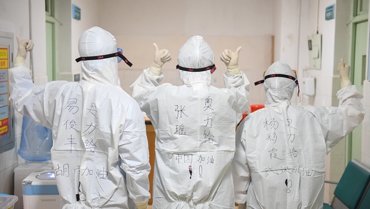 辛識平：白衣如戰(zhàn)袍，字字見仁心