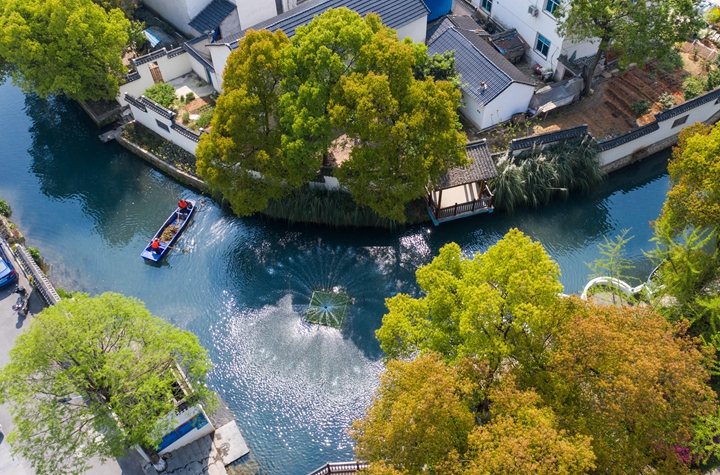 新華社評論員:堅(jiān)持"五個(gè)根本"，頂風(fēng)破浪前行