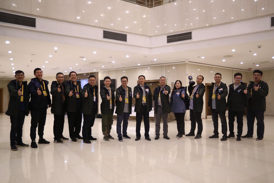 新華網(wǎng)國慶前方報(bào)道團(tuán)隊(duì)，出發(fā)啦！