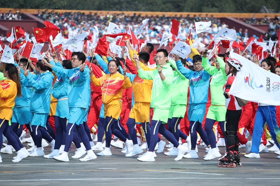 群眾大游行，歡樂的海洋！