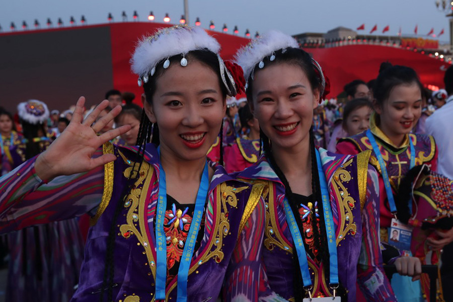 今晚，我們歡聚在天安門廣場(chǎng)