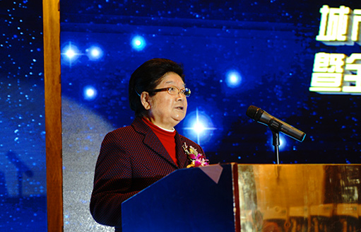 全國人大常委會原副委員長、中國關工委主任顧秀蓮致辭