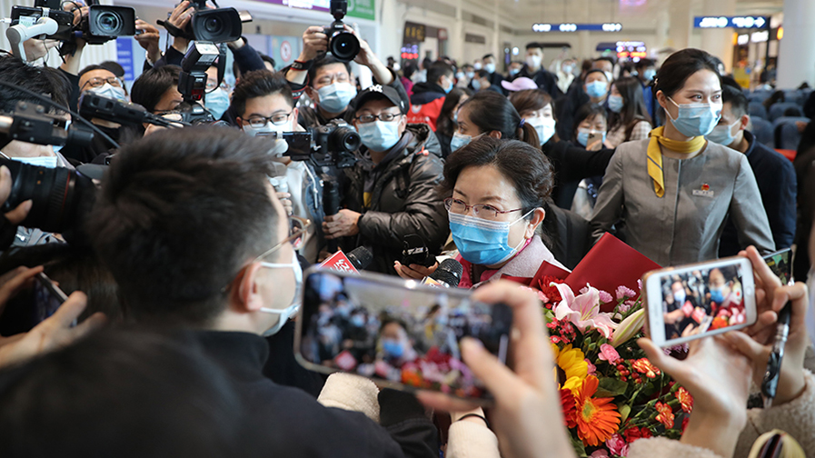 武漢櫻花爛漫，抗疫英雄歸來