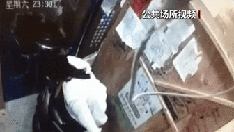 電梯內(nèi)突發(fā)自燃 電動車進樓怎么禁？ 發(fā)現(xiàn)電瓶車有起火苗頭應(yīng)立刻撤離