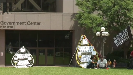 美國(guó)：弗洛伊德遭白人警察跪壓致死案&mdash;&mdash;主犯前白人警察肖萬獲刑22年6個(gè)月