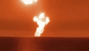 驚人！火光沖天 里海海面發(fā)生巨大爆炸