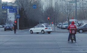 瘋狂&rdquo;外賣 板子應(yīng)該打在誰(shuí)身上？