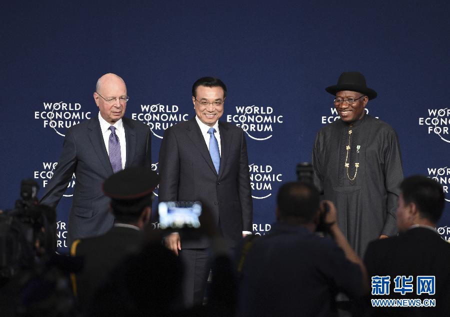 5月8日，中國國務(wù)院總理李克強(qiáng)在阿布賈出席第24屆世界經(jīng)濟(jì)論壇非洲峰會全會，發(fā)表題為《共同推動非洲發(fā)展邁上新臺階》的特別致辭。新華社記者 李學(xué)仁 攝 