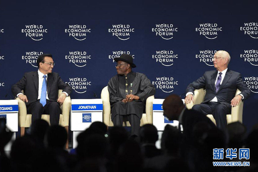 5月8日，中國(guó)國(guó)務(wù)院總理李克強(qiáng)在阿布賈出席第24屆世界經(jīng)濟(jì)論壇非洲峰會(huì)全會(huì)，發(fā)表題為《共同推動(dòng)非洲發(fā)展邁上新臺(tái)階》的特別致辭。新華社記者 李學(xué)仁 攝 