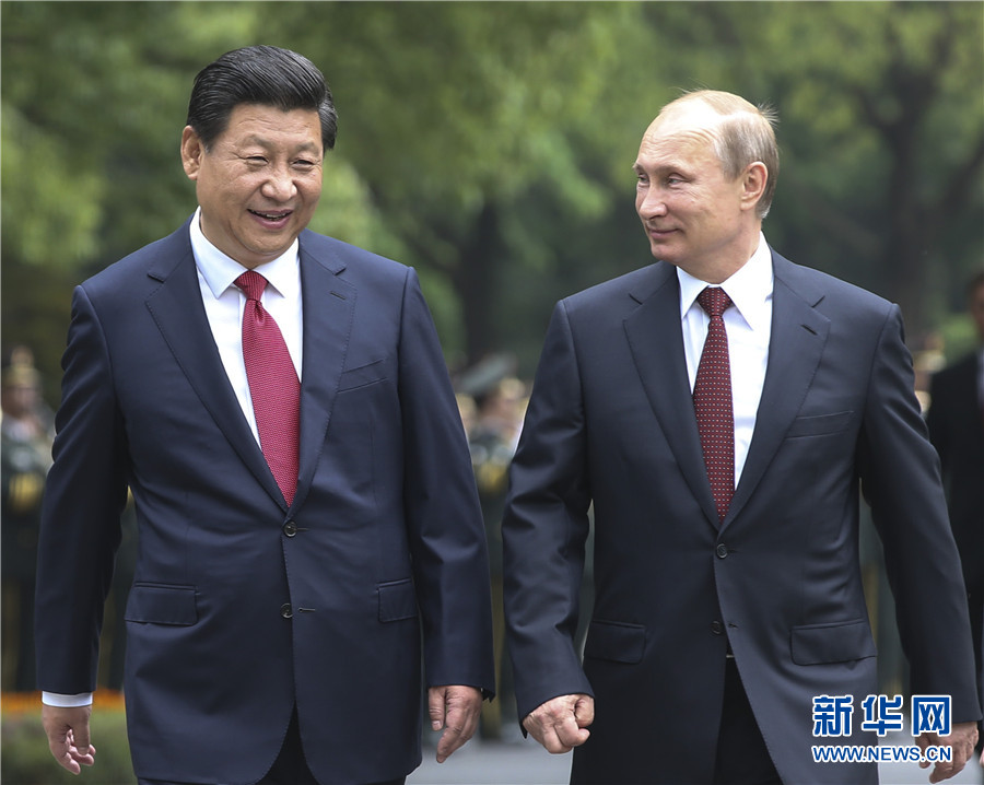 這是會(huì)談前，習(xí)近平在上海西郊會(huì)議中心廣場(chǎng)為普京舉行歡迎儀式。新華社記者 蘭紅光 攝 