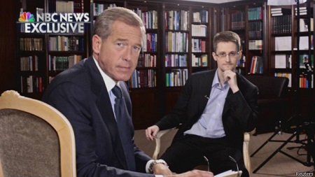 斯諾登稱，他曾作為美國中情局和國安局便衣特工在海外工作。