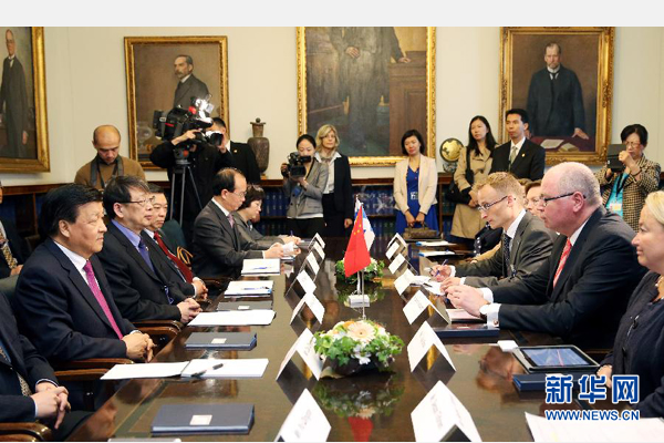 6月13日，中共中央政治局常委、中央書記處書記劉云山在赫爾辛基會見芬蘭議長海內(nèi)盧奧馬。 新華社記者姚大偉攝