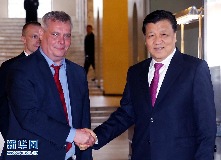 6月13日，中共中央政治局常委、中央書記處書記劉云山在赫爾辛基會見芬蘭社民黨主席、財政部長林內(nèi)。 新華社記者姚大偉攝