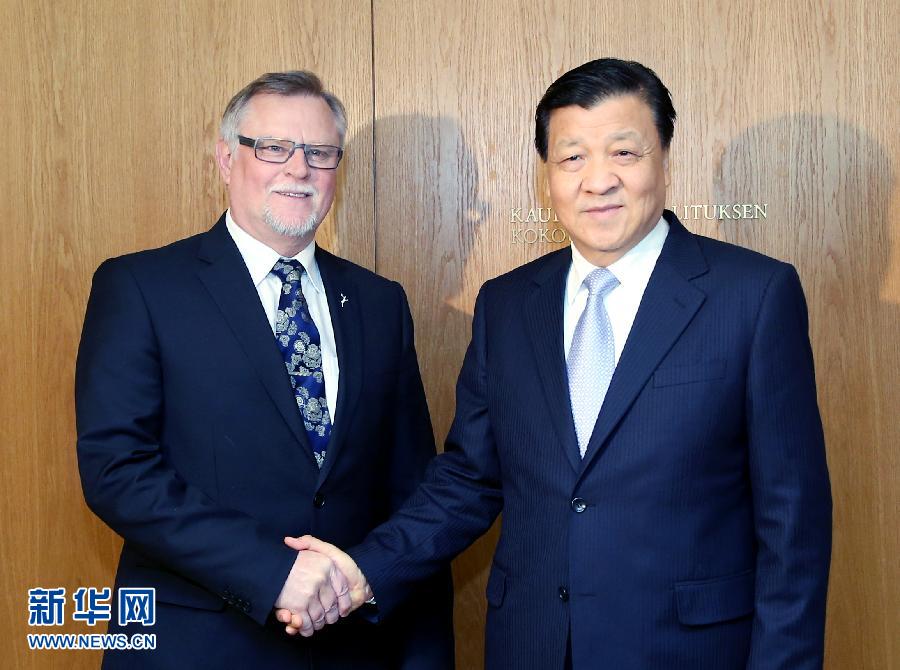 6月14日，中共中央政治局常委、中央書記處書記劉云山在芬蘭羅瓦涅米會見羅瓦涅米市長羅特沃寧。 新華社記者姚大偉攝