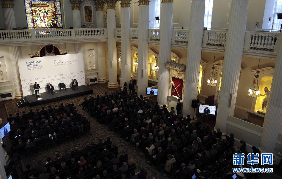 6月18日，國(guó)務(wù)院總理李克強(qiáng)在倫敦金融城市長(zhǎng)官邸面向英國(guó)皇家國(guó)際問題研究所和國(guó)際戰(zhàn)略研究所兩大智庫發(fā)表題為《共建包容發(fā)展的美好世界》的演講。新華社記者 張鐸 攝