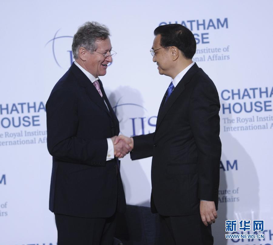  6月18日，國(guó)務(wù)院總理李克強(qiáng)在倫敦金融城市長(zhǎng)官邸面向英國(guó)皇家國(guó)際問題研究所和國(guó)際戰(zhàn)略研究所兩大智庫發(fā)表題為《共建包容發(fā)展的美好世界》的演講。新華社記者 張鐸 攝 