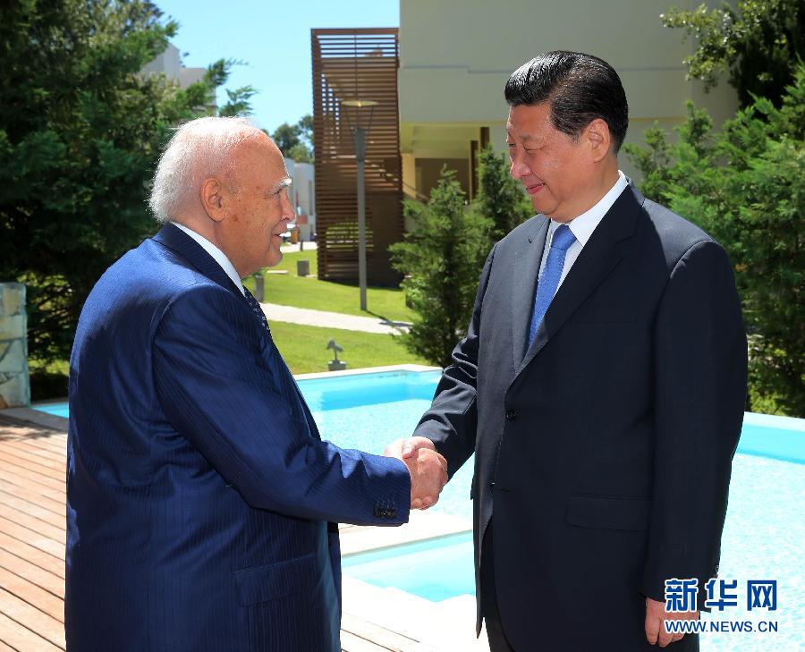 7月13日，中國國家主席習(xí)近平在希臘羅德島會見希臘總統(tǒng)帕普利亞斯。 新華社記者 蘭紅光 攝