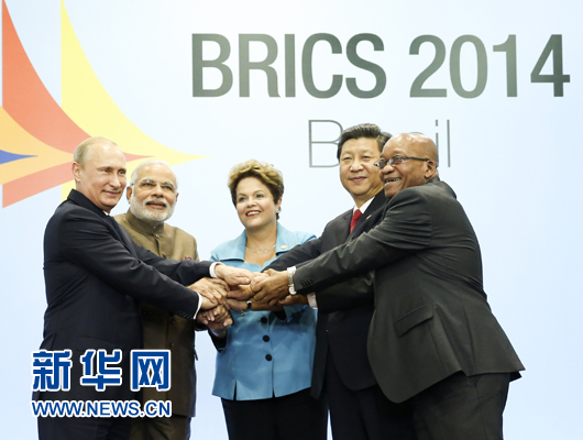 這是習(xí)近平同出席會晤的巴西總統(tǒng)羅塞夫、俄羅斯總統(tǒng)普京、印度總理莫迪、南非總統(tǒng)祖馬合影。新華社記者 蘭紅光 攝