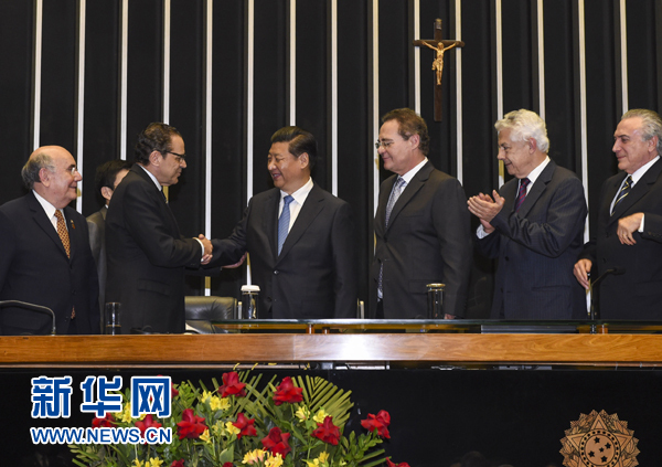 7月16日，國家主席習近平在巴西國會發(fā)表《弘揚傳統(tǒng)友好共譜合作新篇》的演講。 新華社記者 李學仁 攝 