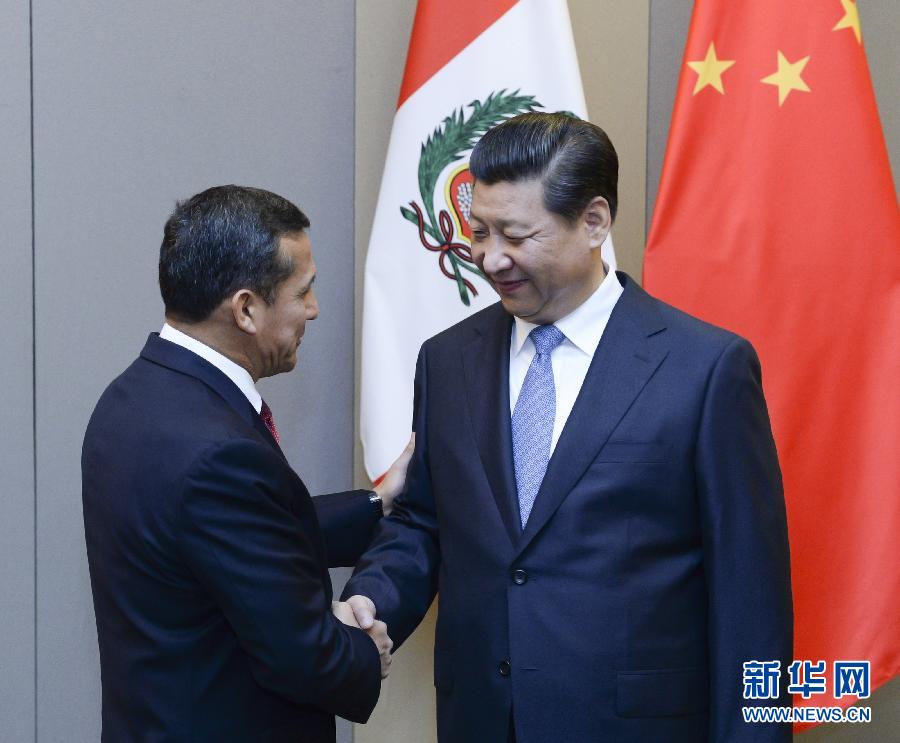 7月16日，國(guó)家主席習(xí)近平在巴西首都巴西利亞會(huì)見(jiàn)秘魯總統(tǒng)烏馬拉。新華社記者 劉建生 攝 