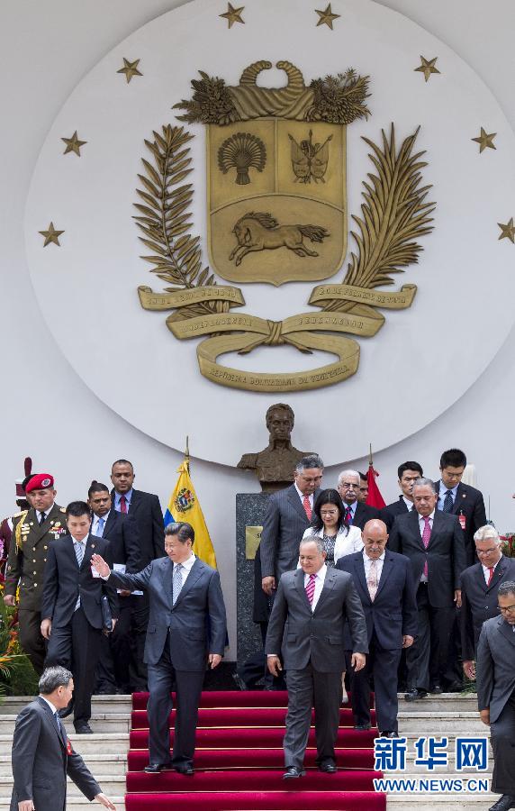 當(dāng)?shù)貢r間7月21日，國家主席習(xí)近平在加拉加斯會見委內(nèi)瑞拉全國代表大會主席卡韋略。 新華社記者 王曄 攝