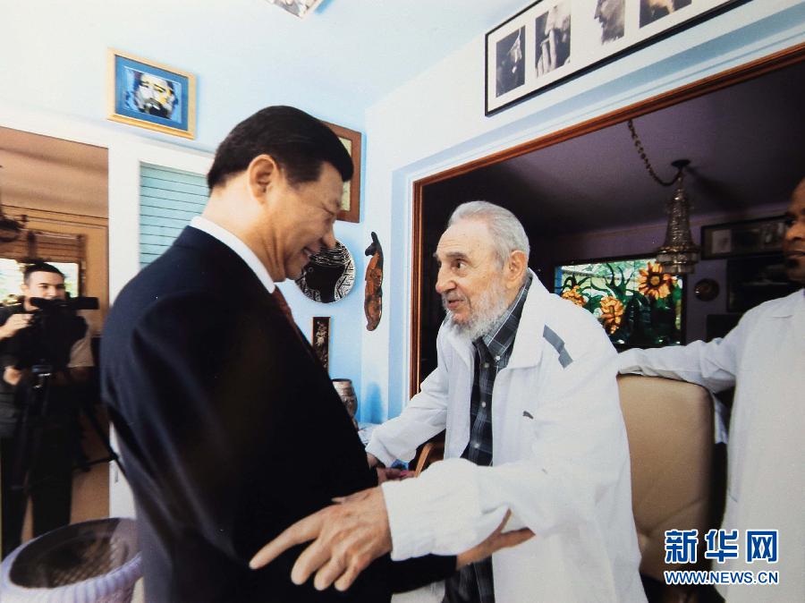 當(dāng)?shù)貢r間7月22日，國家主席習(xí)近平在哈瓦那親切探望古巴革命領(lǐng)袖菲德爾&middot;卡斯特羅。 新華社發(fā)