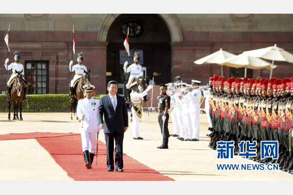 9月18日，國家主席習近平出席印度總統(tǒng)慕克吉在總統(tǒng)府舉行的隆重歡迎儀式。 新華社記者 張鐸 攝