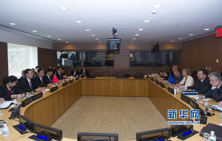  9月23日，正在紐約出席聯(lián)合國氣候峰會的國家主席習(xí)近平特使、國務(wù)院副總理張高麗在紐約聯(lián)合國總部會見歐盟委員會主席巴羅佐。新華社記者 王曄 攝 