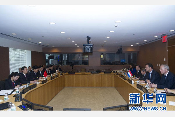 9月23日，出席聯(lián)合國氣候峰會的國家主席習(xí)近平特使、國務(wù)院副總理張高麗在紐約聯(lián)合國總部會見荷蘭首相呂特。 新華社記者 王曄 攝 