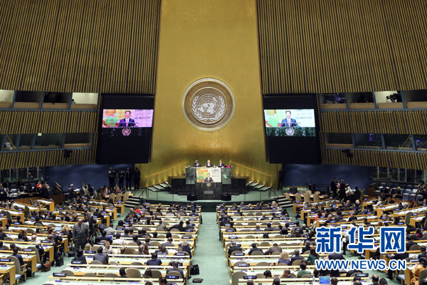 9月23日，國家主席習近平特使、國務院副總理張高麗在紐約聯(lián)合國總部出席聯(lián)合國氣候峰會，在峰會全會上發(fā)表題為《凝聚共識　落實行動構建合作共贏的全球氣候治理體系》的講話。 新華社記者 殷博古 攝