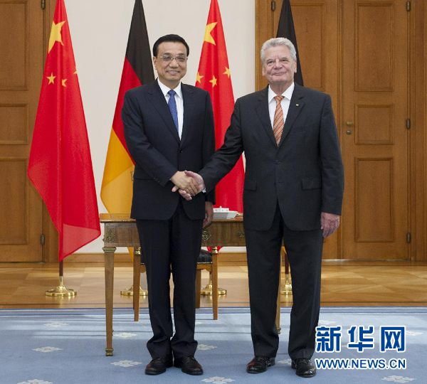 10月10日，國(guó)務(wù)院總理李克強(qiáng)在柏林會(huì)見(jiàn)德國(guó)總統(tǒng)高克。 新華社記者 王曄 攝 