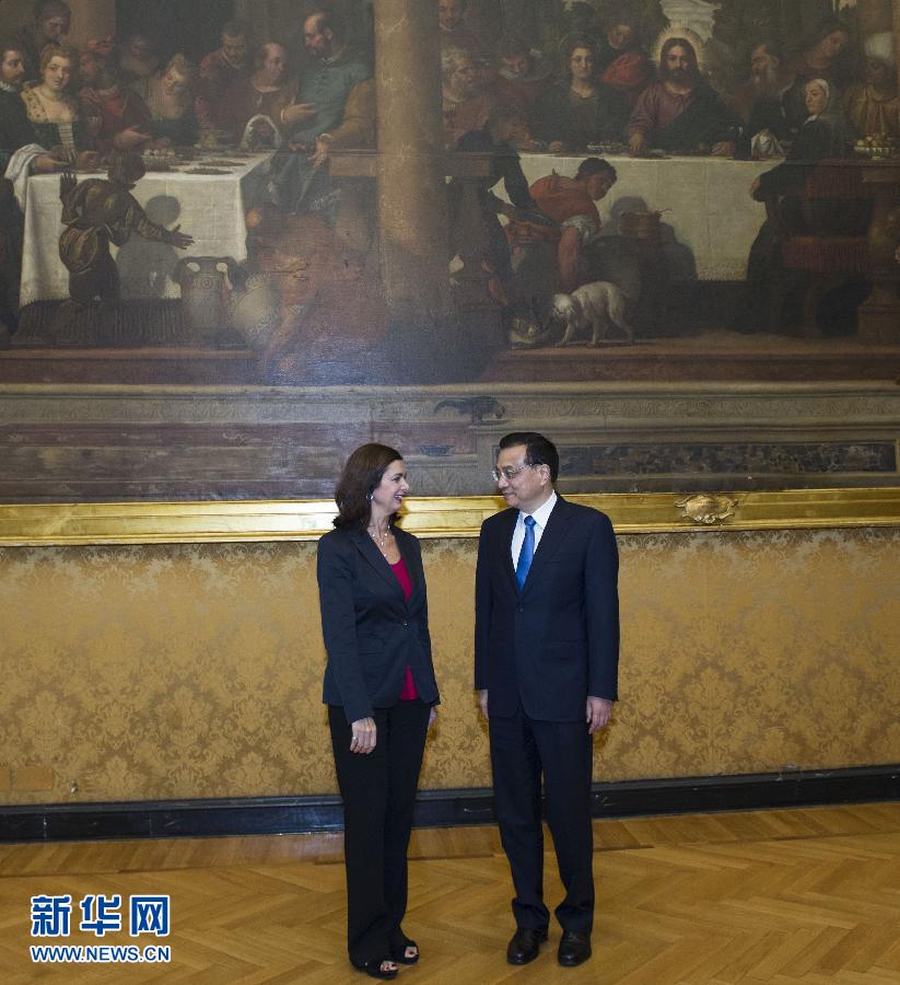 10月15日，中國(guó)國(guó)務(wù)院總理李克強(qiáng)在羅馬會(huì)見(jiàn)意大利眾議長(zhǎng)博爾德里尼。 新華社記者王曄攝 