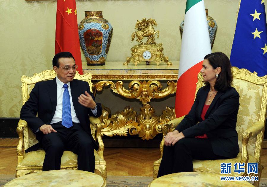 10月15日，中國(guó)國(guó)務(wù)院總理李克強(qiáng)在羅馬會(huì)見(jiàn)意大利眾議長(zhǎng)博爾德里尼。 新華社記者饒愛(ài)民攝