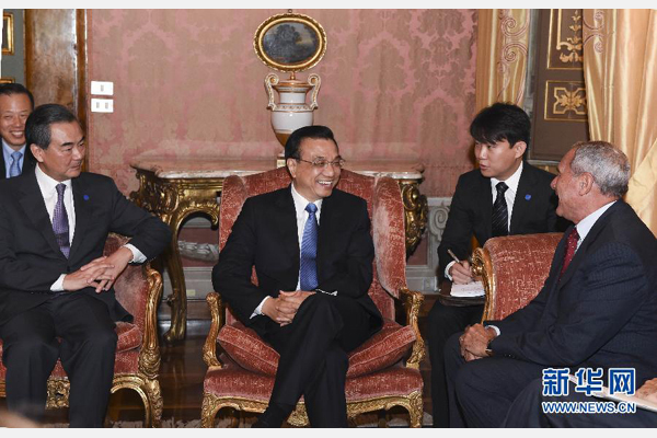 10月15日，中國國務(wù)院總理李克強(qiáng)在羅馬會(huì)見意大利參議長格拉索。 新華社記者謝環(huán)馳攝 