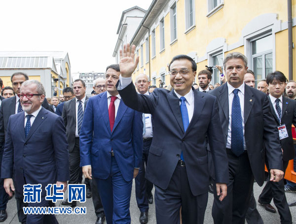 10月16日，中國國務(wù)院總理李克強在米蘭與意大利總理倫齊共同出席第五屆中意創(chuàng)新合作周大會并致辭。這是李克強抵達位于米蘭理工大學(xué)的會場。新華社記者王曄攝