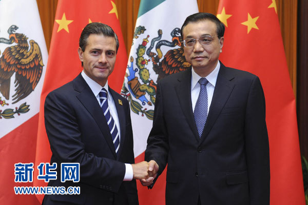 11月11日，國務(wù)院總理李克強在北京人民大會堂會見來華進行國事訪問并出席亞太經(jīng)合組織第二十二次領(lǐng)導(dǎo)人非正式會議的墨西哥總統(tǒng)培尼亞。新華社記者張鐸攝