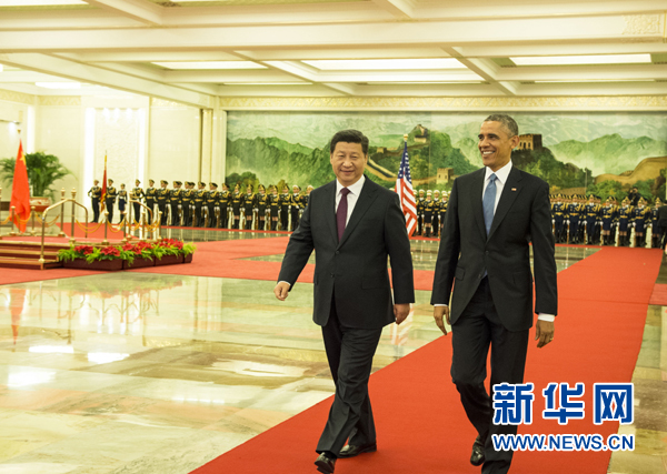 11月12日，國(guó)家主席習(xí)近平在北京人民大會(huì)堂舉行歡迎儀式，歡迎美國(guó)總統(tǒng)奧巴馬對(duì)中國(guó)進(jìn)行國(guó)事訪問(wèn)。 新華社記者 李學(xué)仁 攝