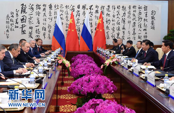 11月9日，中國(guó)國(guó)家主席習(xí)近平在北京釣魚(yú)臺(tái)國(guó)賓館會(huì)見(jiàn)俄羅斯總統(tǒng)普京。新華社記者 饒愛(ài)民 攝