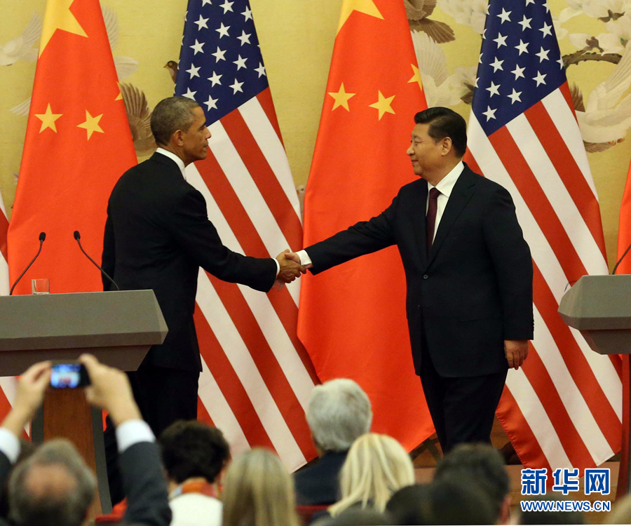 11月12日，國家主席習(xí)近平在北京人民大會堂與來訪的美國總統(tǒng)奧巴馬舉行會談后，共同會見記者。 新華社記者 劉衛(wèi)兵 攝