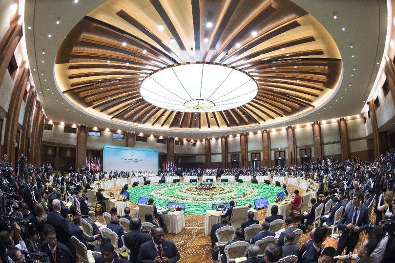  11月13日，中國國務(wù)院總理李克強(qiáng)在緬甸內(nèi)比都出席第九屆東亞峰會(huì)。 新華社記者 王曄 攝