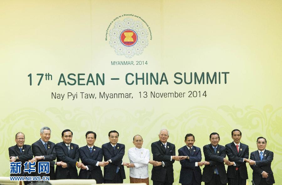 11月13日，中國(guó)國(guó)務(wù)院總理李克強(qiáng)在緬甸內(nèi)比都出席第17次中國(guó)－東盟（10+1）領(lǐng)導(dǎo)人會(huì)議。 新華社記者 王曄 攝