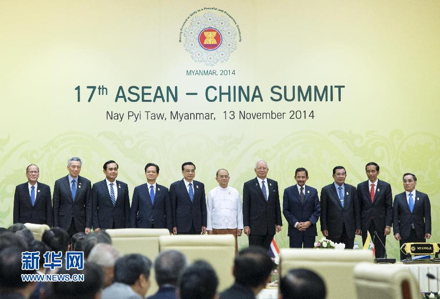 11月13日，中國(guó)國(guó)務(wù)院總理李克強(qiáng)在緬甸內(nèi)比都出席第17次中國(guó)－東盟（10+1）領(lǐng)導(dǎo)人會(huì)議。 新華社記者 王曄 攝